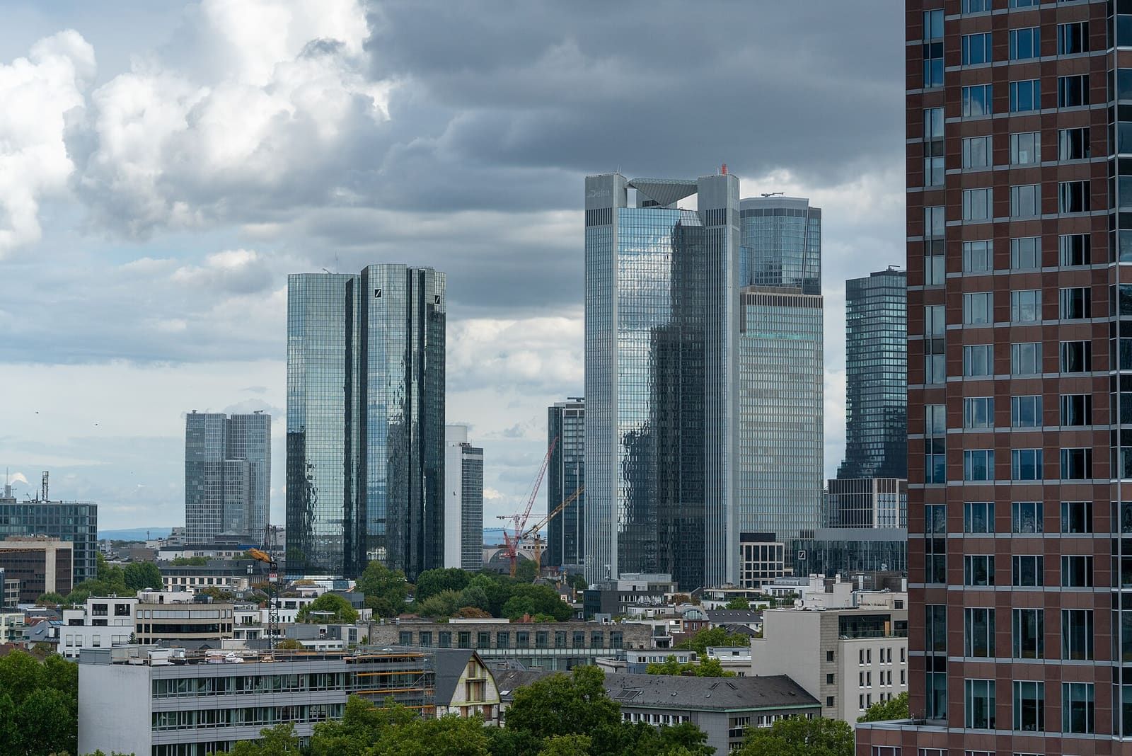 Deutsche Bank towers in the Frankfurt banking skyline